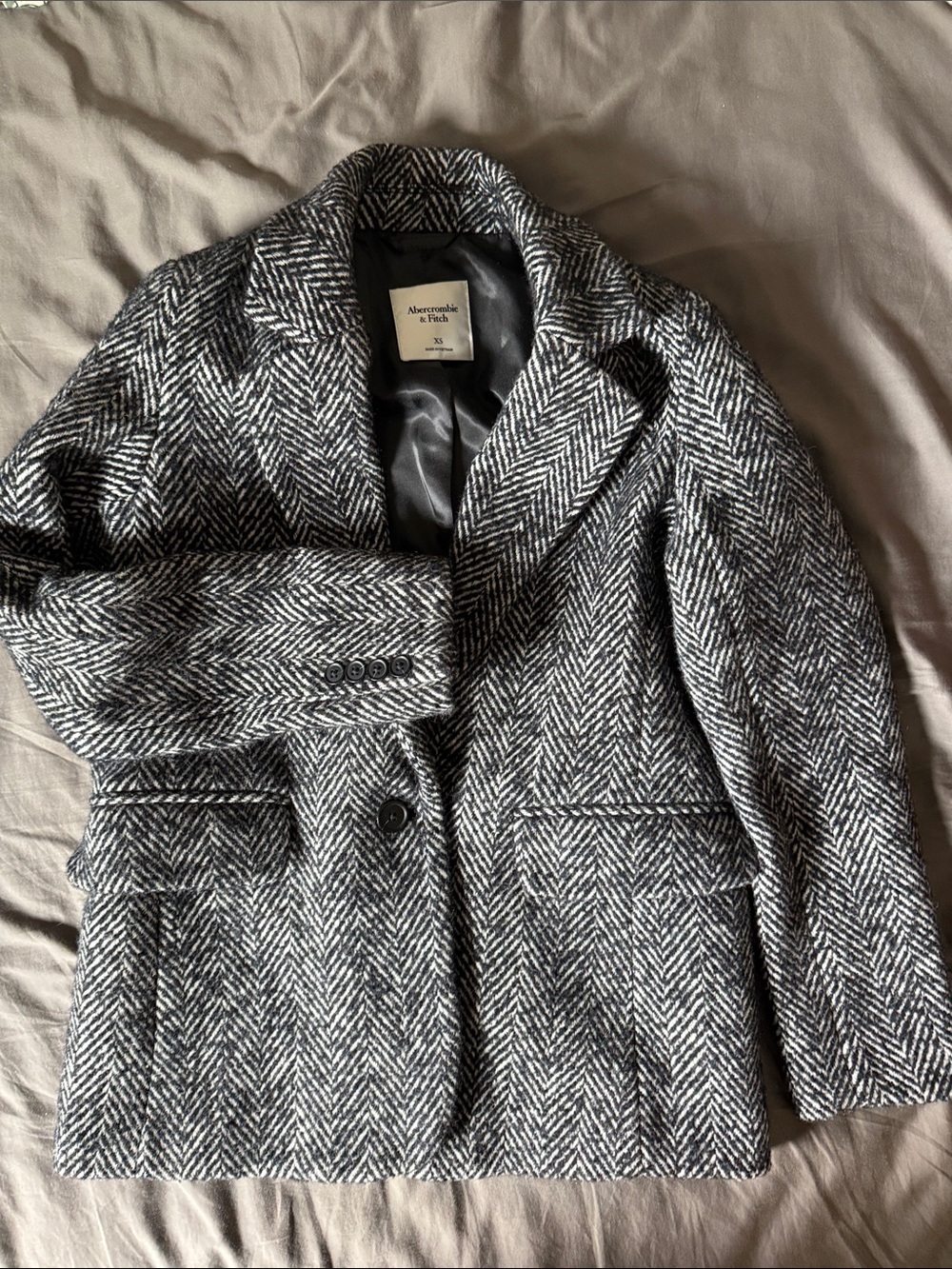 Abercrombie & Fitch Black and White Herringbone Wool-Blend Blazer Jacket